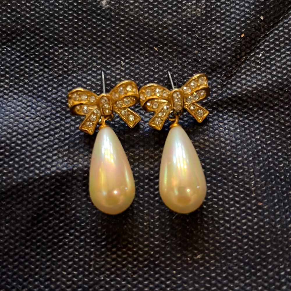 Christmas themed teardrop pearl earrings